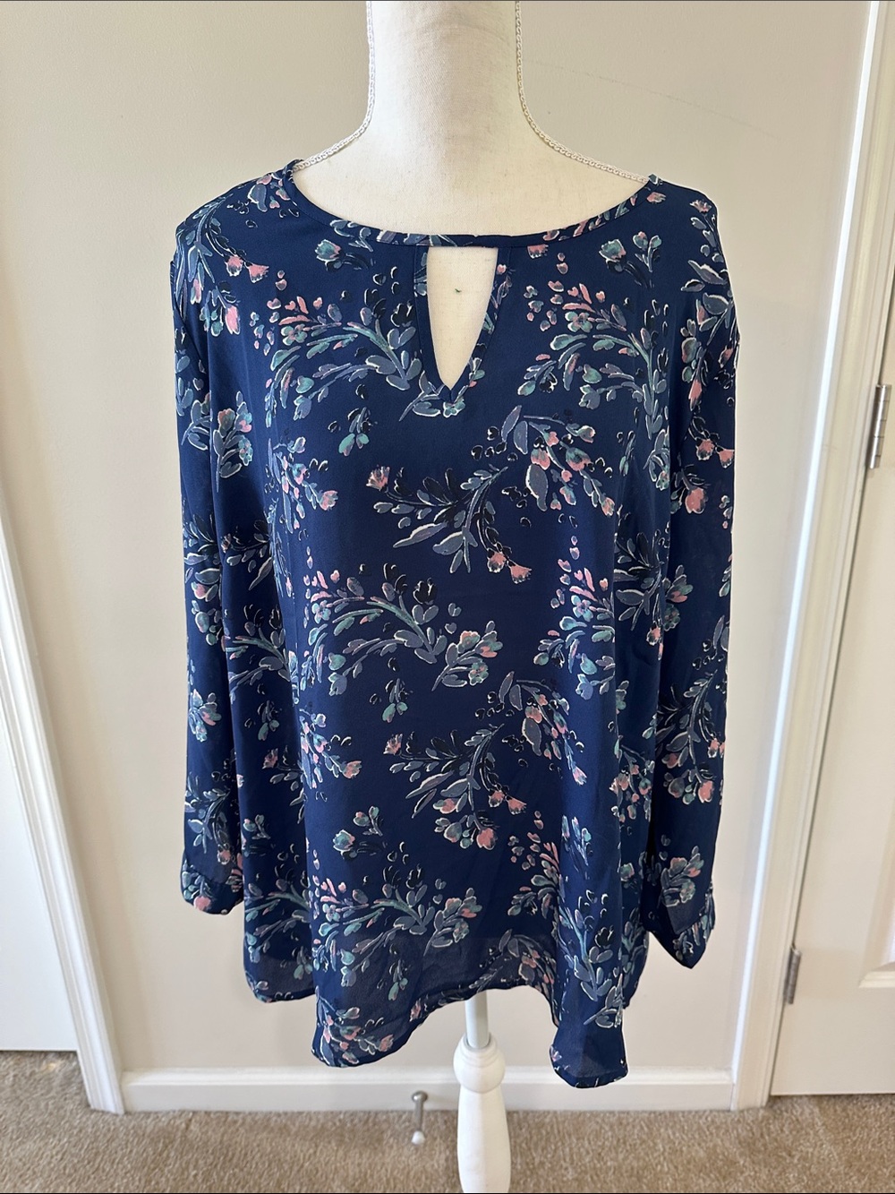 41 Hawthorn Navy Floral Keyhole Blouse